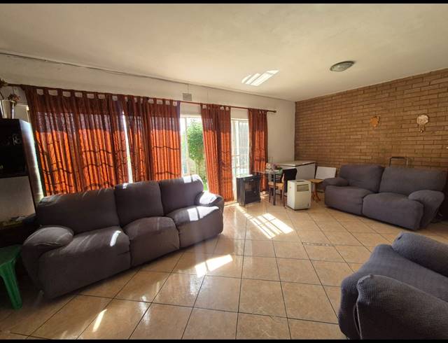 3 BEDROOM TOWNHOUSE FOR SALE IN VANDERBIJLPARK SE 1